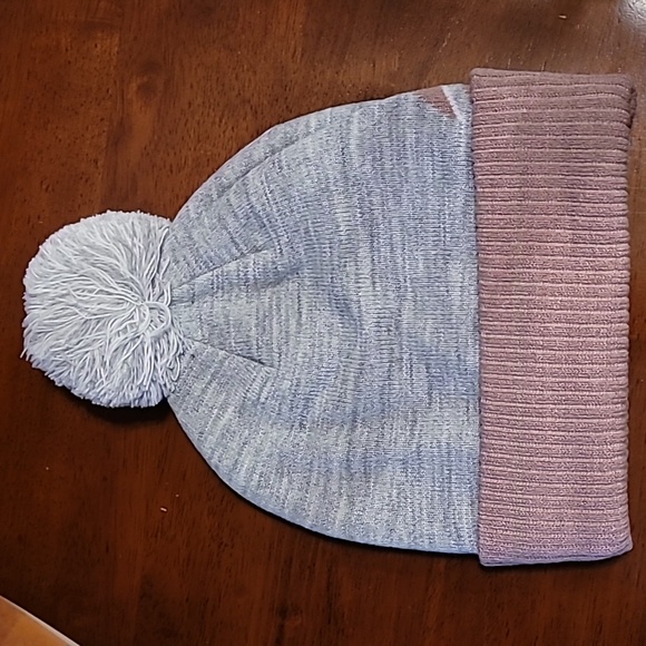 NWT Reebok Beanie - Picture 2 of 3